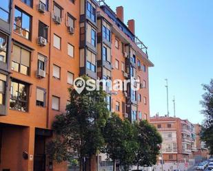 Vista exterior de Pis en venda en  Madrid Capital amb Piscina i Piscina comunitària