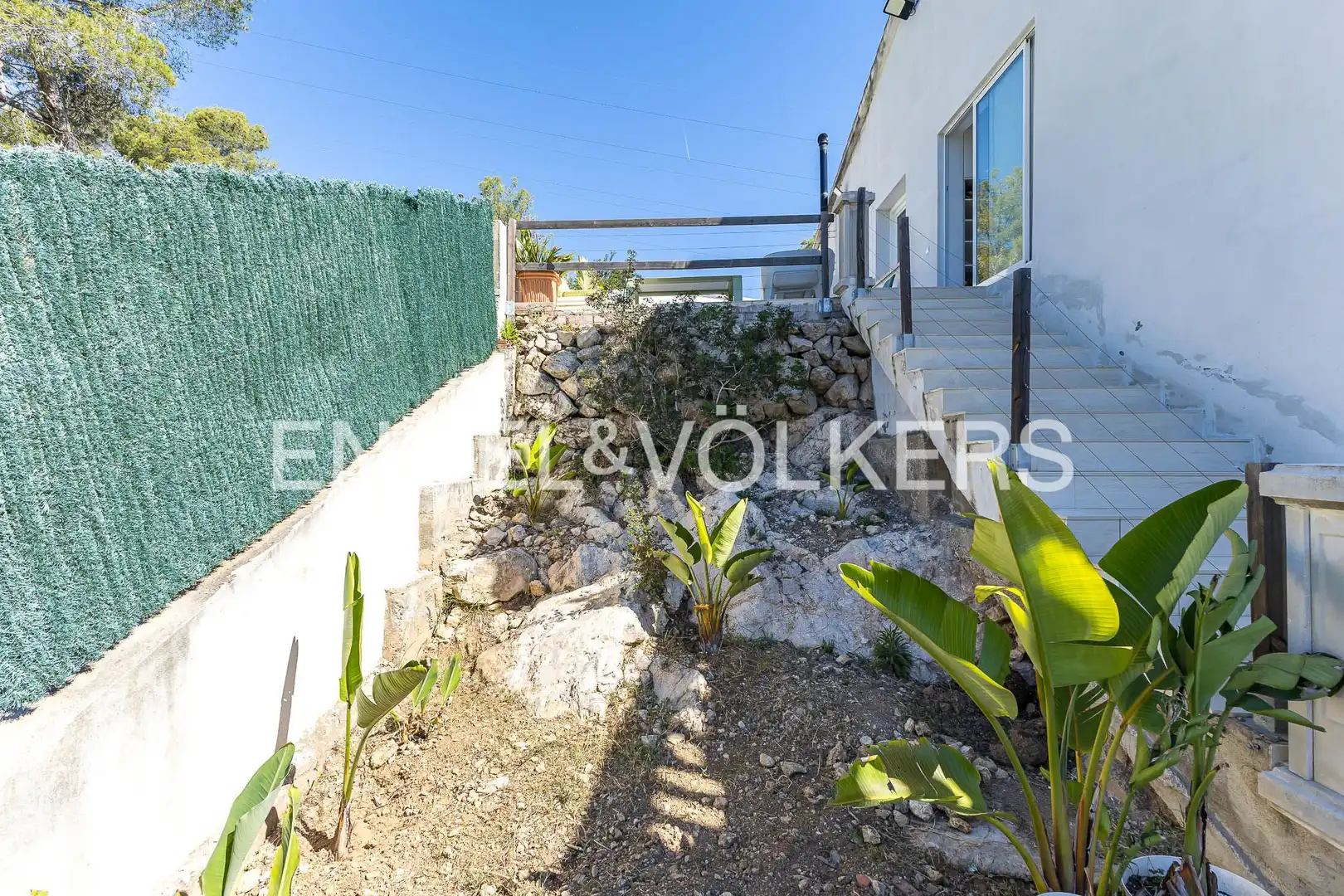 Vista exterior de Casa o xalet en venda en Sant Pere de Ribes amb Aire condicionat, Calefacció i Jardí privat