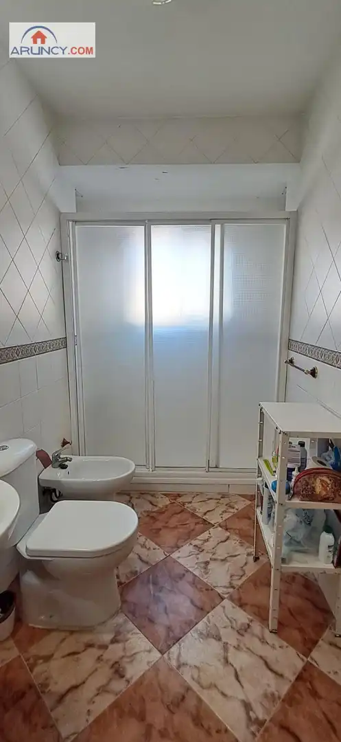 Bany de Pis en venda en Sevilla amb Aire condicionat, Terrassa i Balcó
