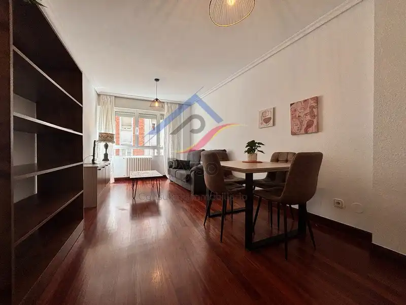 Sala d'estar de Pis de lloguer en Santander amb Calefacció, Parquet i Moblat