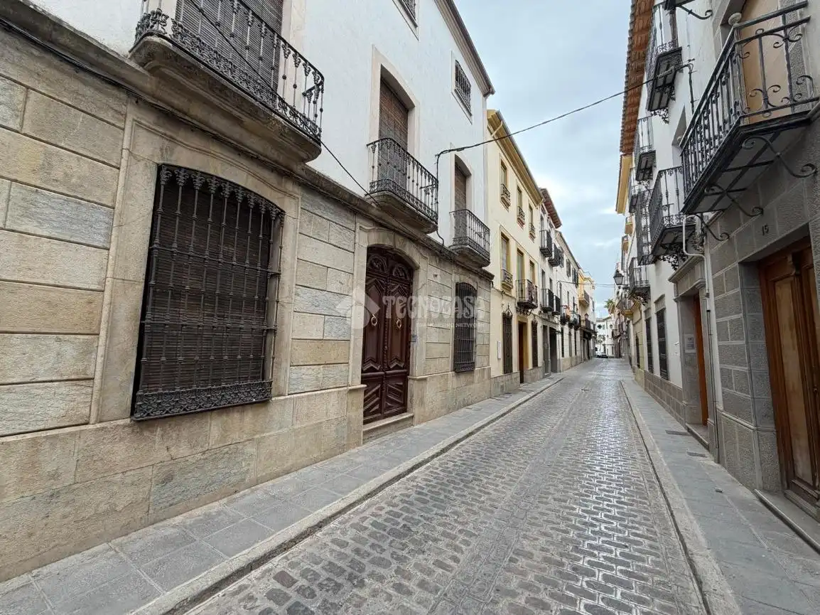 Außenansicht von Einfamilien-Reihenhaus zum Verkauf in Torredonjimeno mit Klimaanlage und Balkon