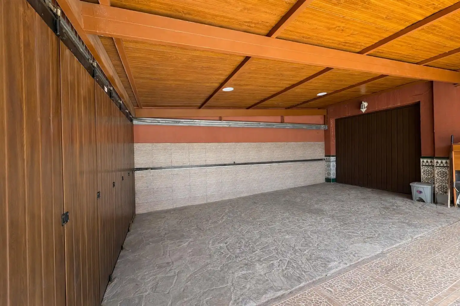 Houses for sale in Algeciras  with Air Conditioner, Private garden and Terrace