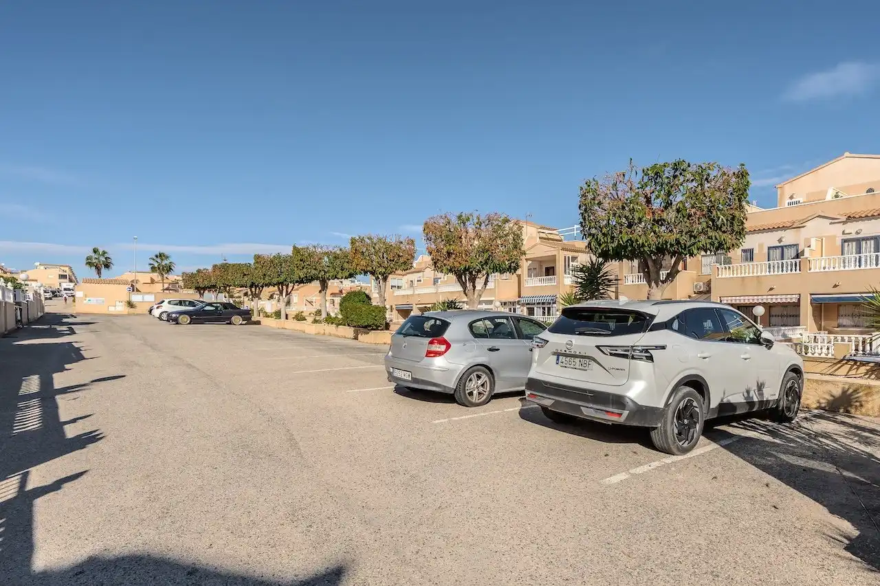 Parking de Piso en venta en Orihuela con Aire acondicionado, Jardín privado y Terraza