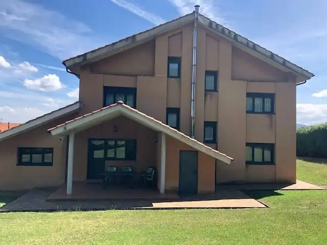 Vista exterior de Casa o chalet en venta en Llanera con Calefacción, Jardín privado y Parquet