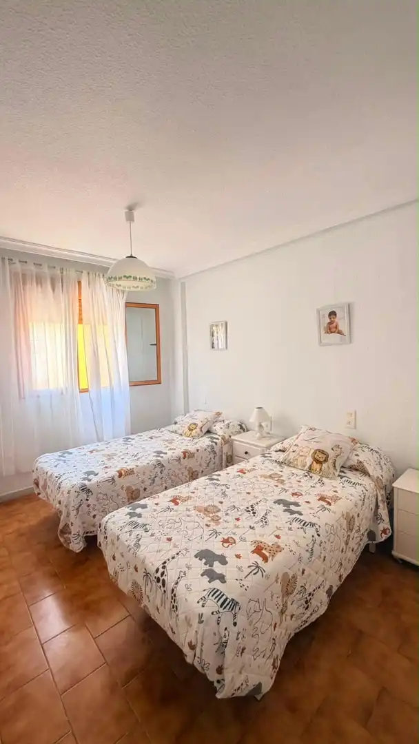Habitación de Ático en venta en Torrevieja con Aire acondicionado, Terraza y Amueblado