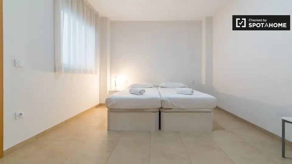 Bedroom of Flat for rent in Camins al Grau