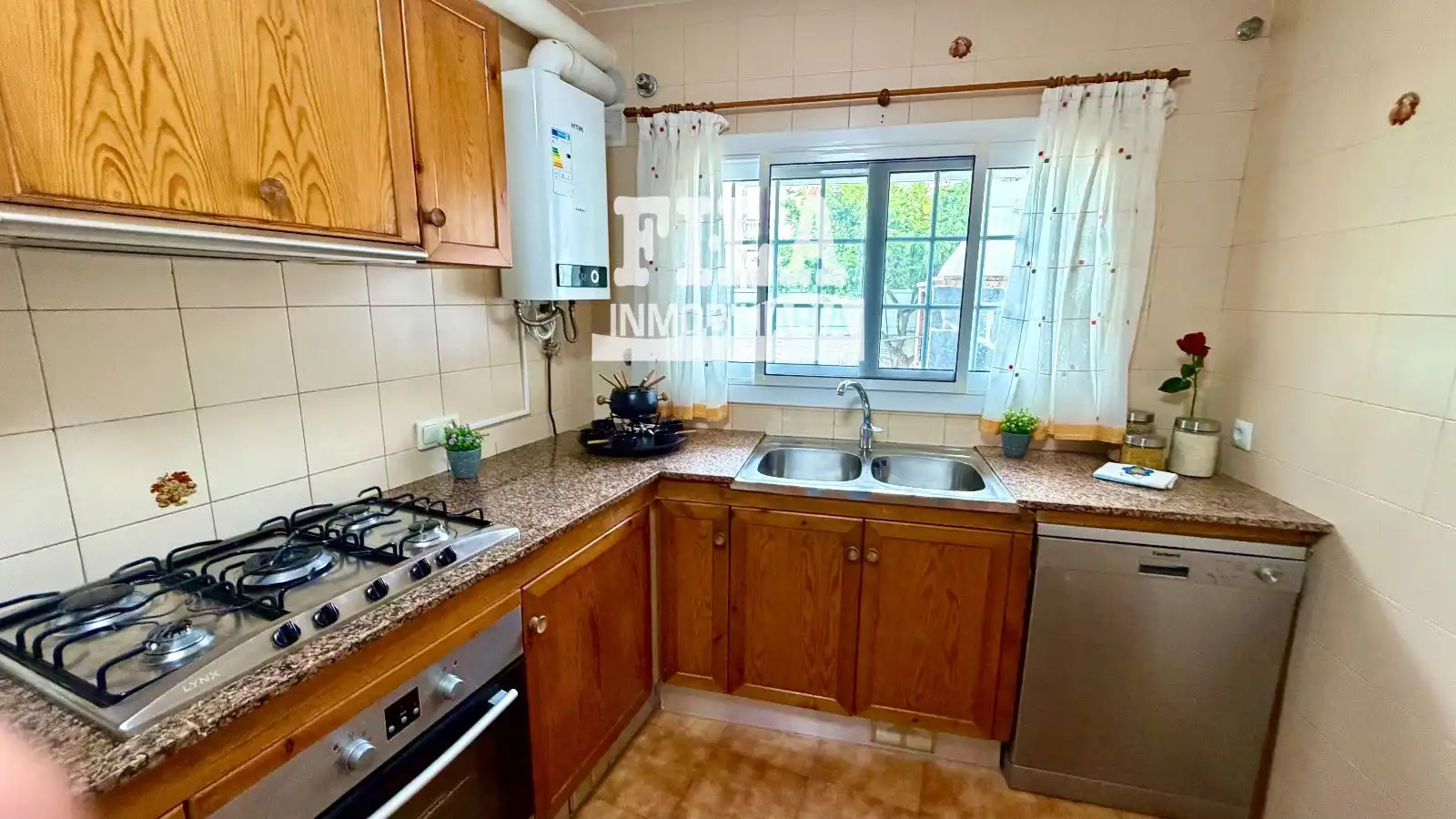 Cuina de Casa o xalet en venda en Cunit amb Aire condicionat, Calefacció i Jardí privat