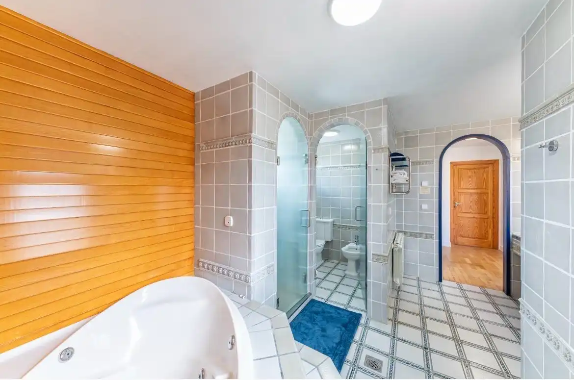 Bany de Casa o xalet en venda en Alicante / Alacant amb Jardí privat, Terrassa i Traster