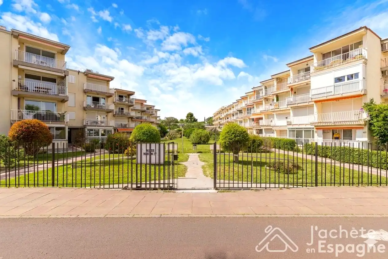 Vista exterior de Apartament en venda en Cambrils amb Moblat, Balcó i Internet