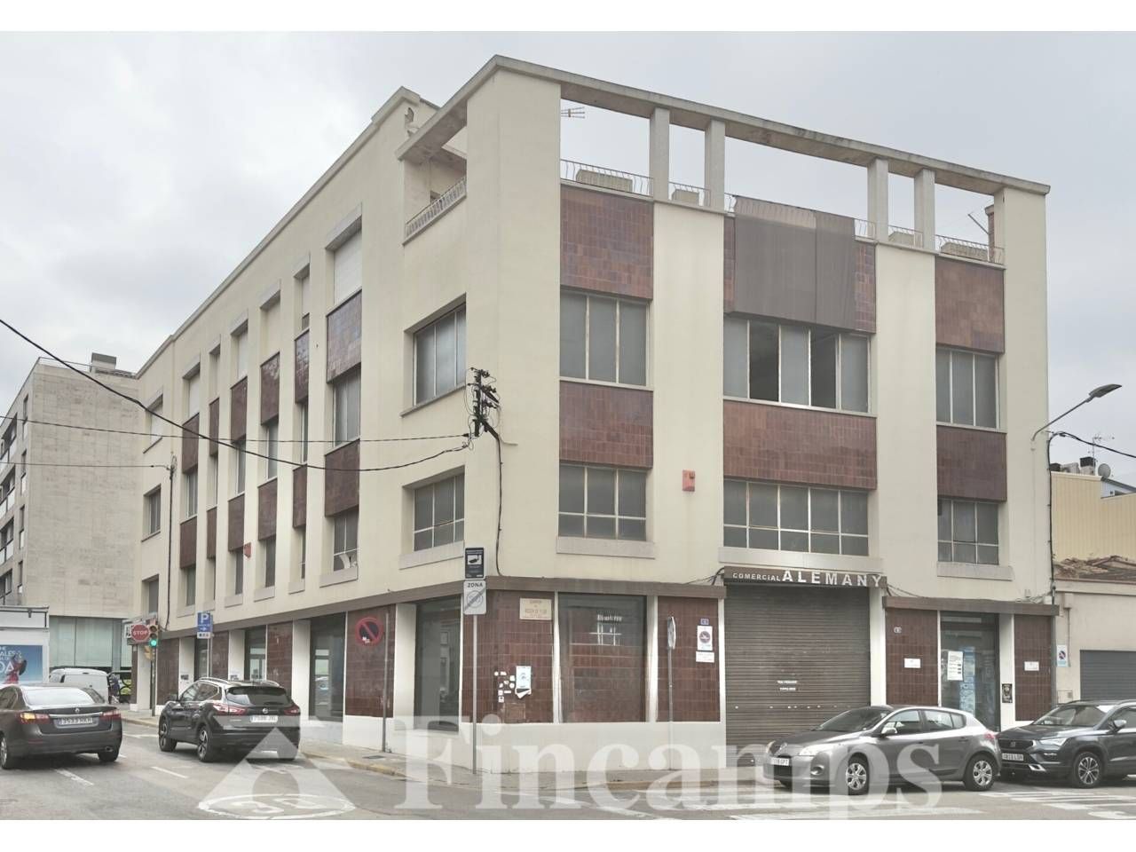 Vista exterior de Edifici en venda en Sabadell