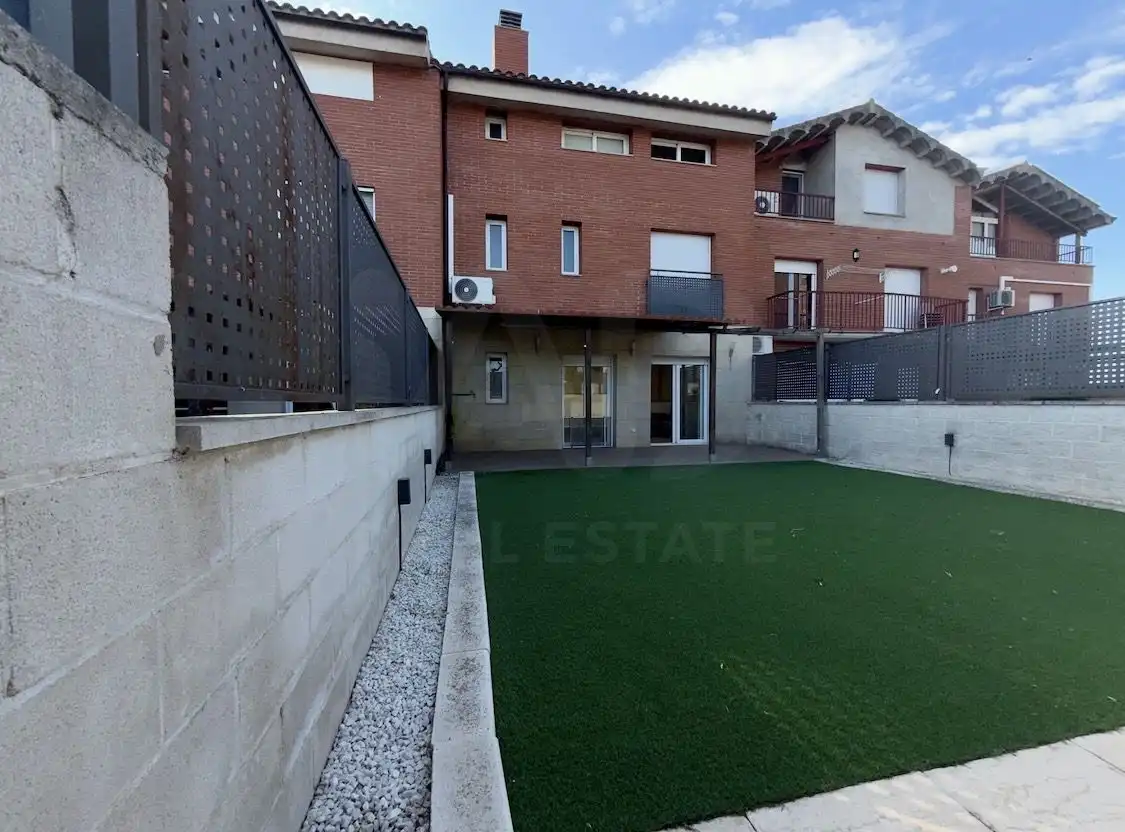 Casa aparellada en venda a Balaguer