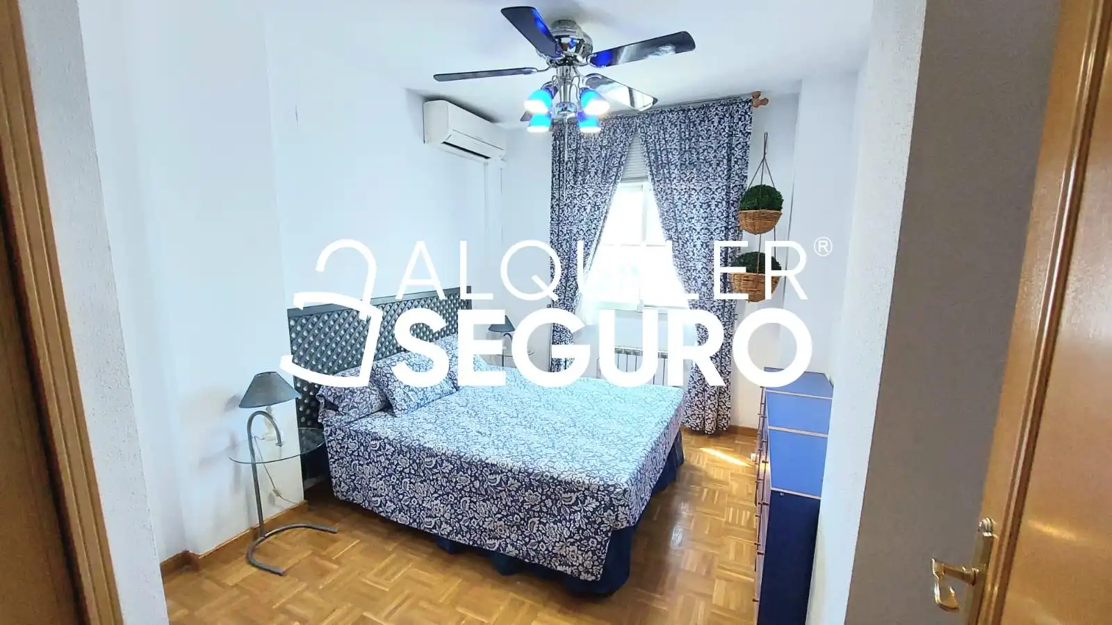 Bedroom of Flat for rent in Madrid  with Air Conditioner, Heating and Furnished