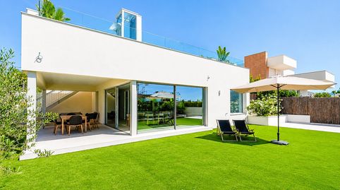 Espectacular villa nueva de lujo con 4 dormitorios en La Plana, Sitges