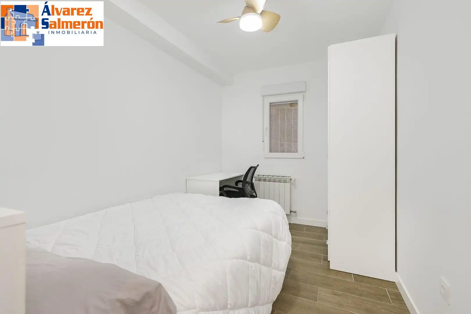 Bedroom of Apartments for sale in Granada