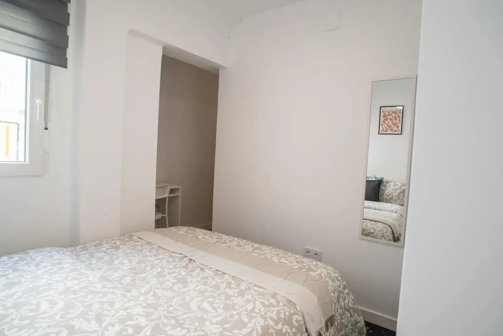 Schlafzimmer von Wohnung zur untervermieten in Valencia mit Waschmaschine