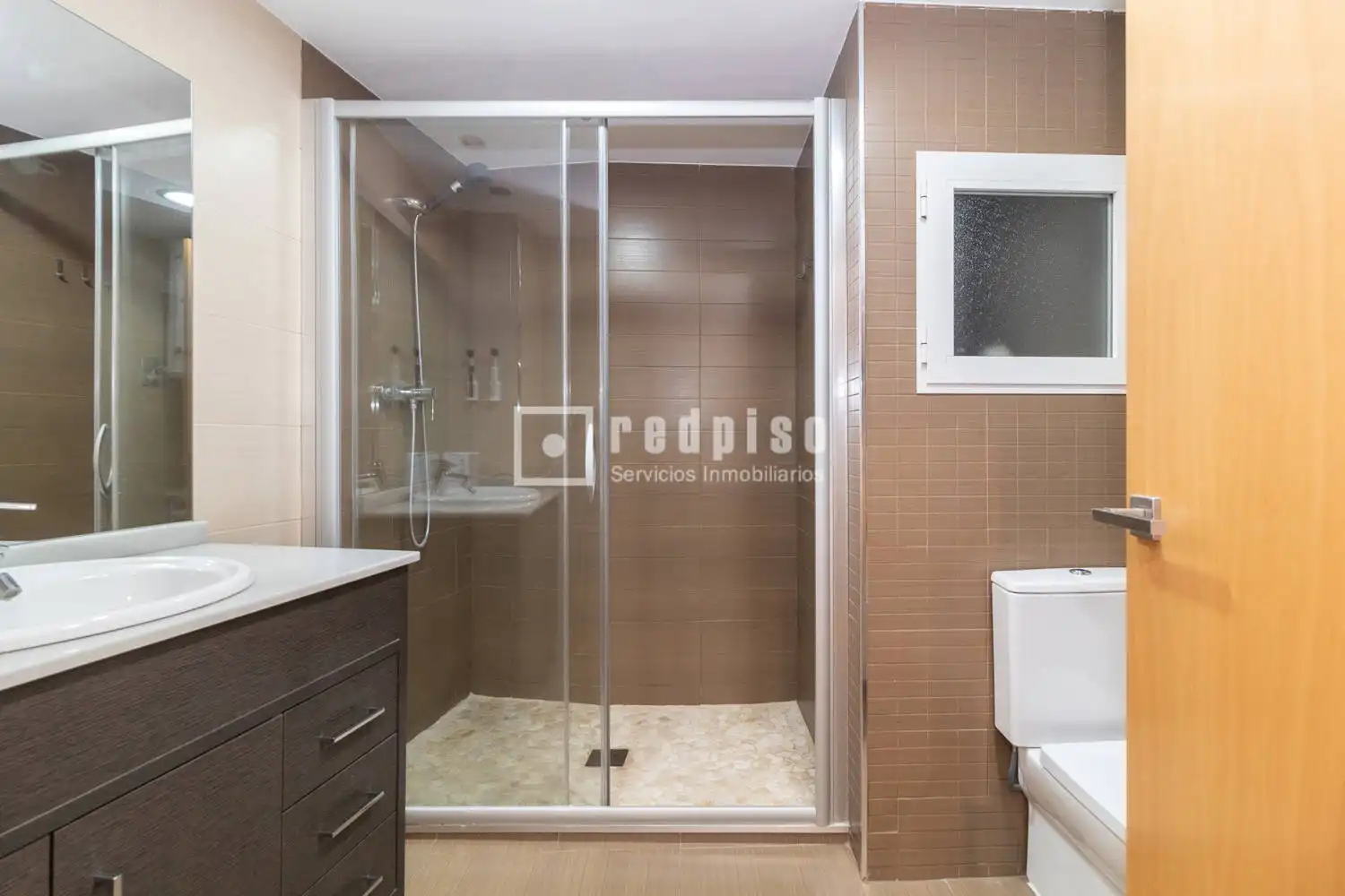 Baño de Piso en venta en Valencia con Aire acondicionado