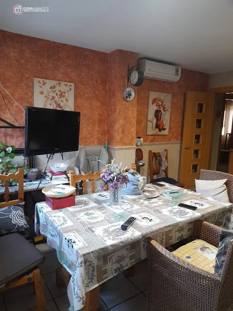 Houses for sale in Ensanche - Franciscanos