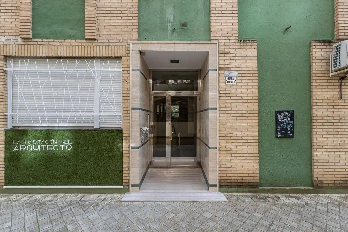 Vista exterior de Pis en venda en Granada amb Aire condicionat, Terrassa i Forn