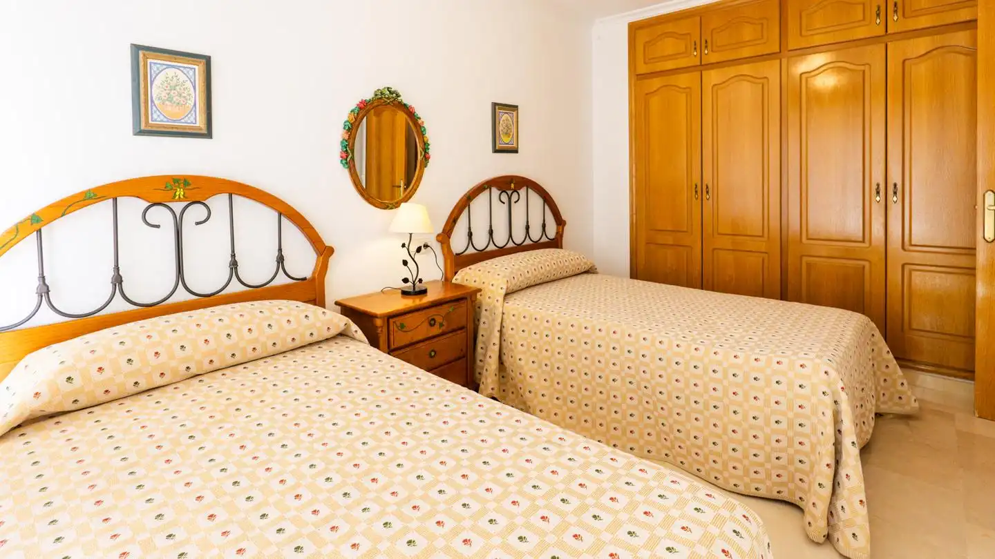 Dormitori de Casa o xalet en venda en Elche / Elx amb Aire condicionat, Jardí privat i Terrassa