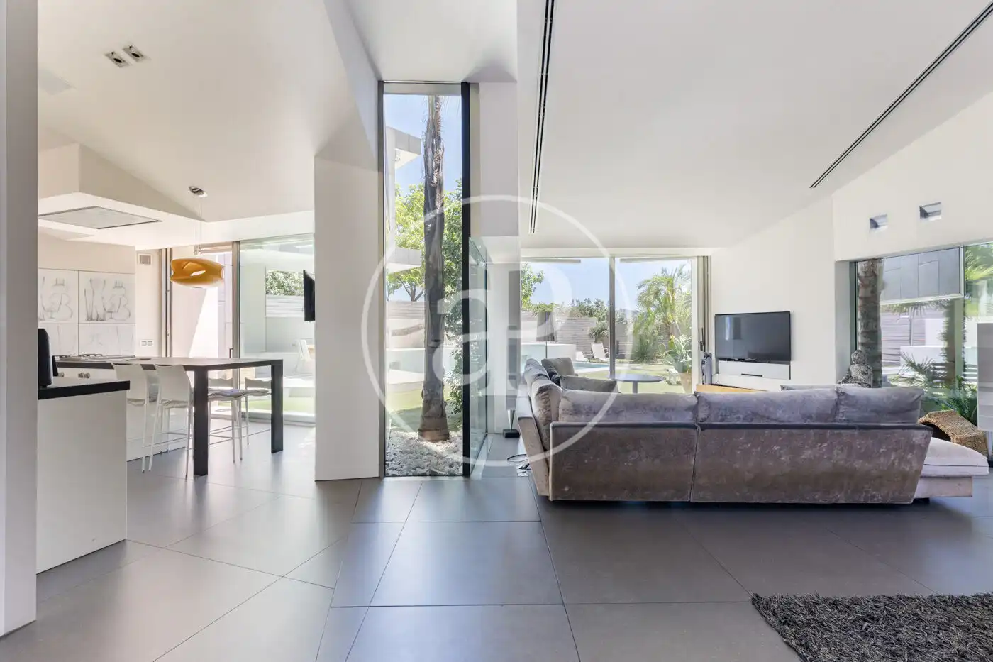 Sala d'estar de Casa o xalet en venda en Sant Cugat del Vallès amb Aire condicionat, Calefacció i Jardí privat