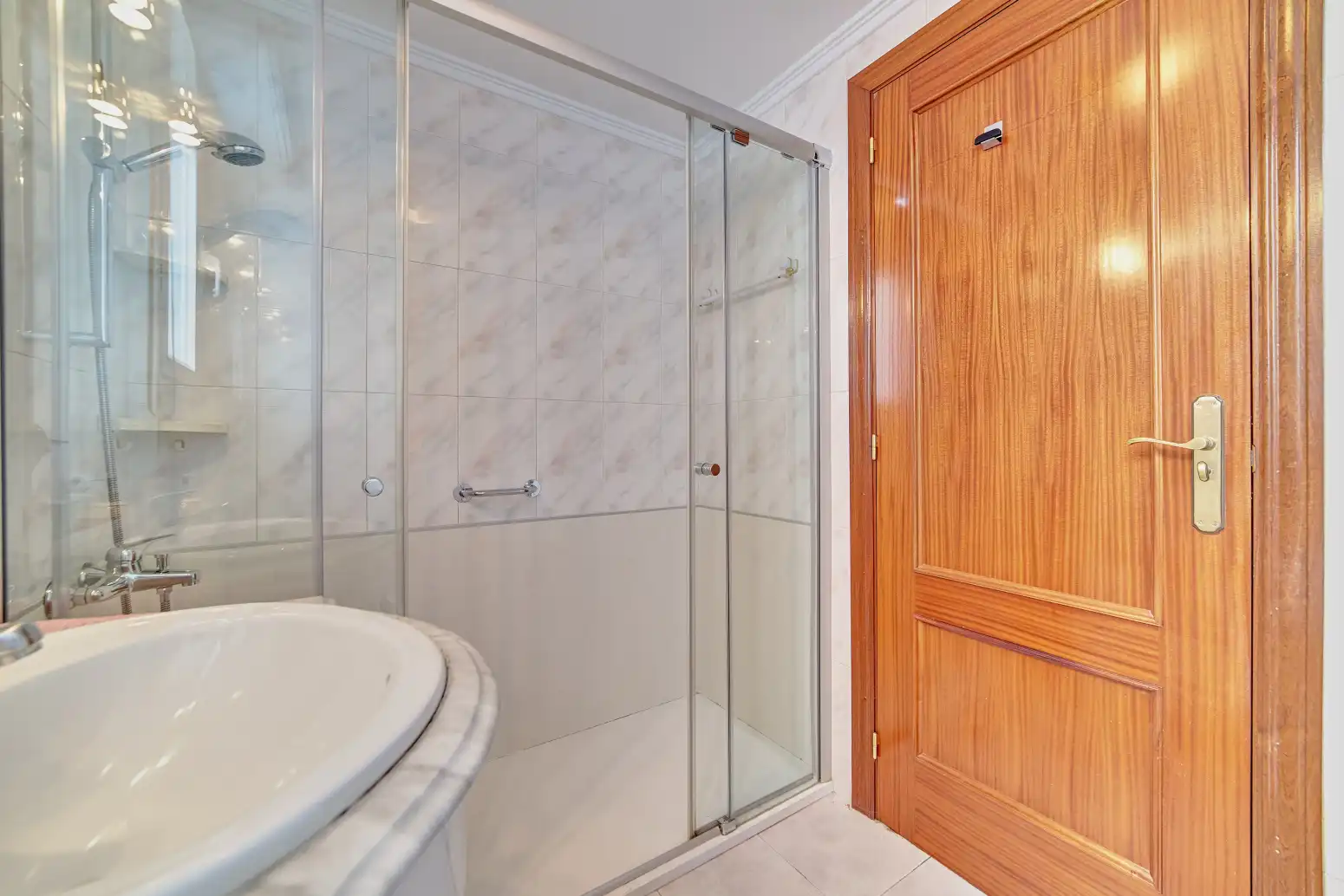 Baño de Piso en venta en Burlada / Burlata con Calefacción, Parquet y Terraza