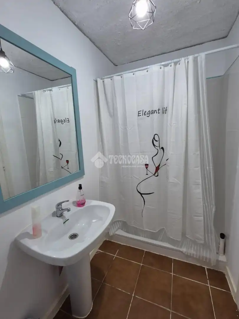 Badezimmer von Einfamilien-Reihenhaus zum Verkauf in Cendejas de la Torre mit Heizung und Terrasse