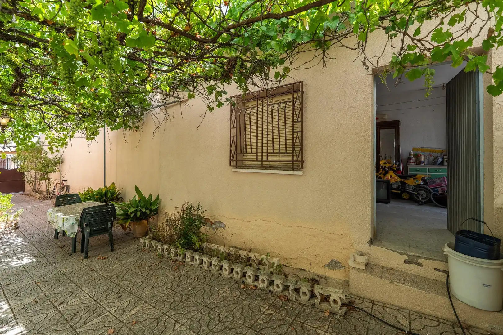 Vista exterior de Casa o xalet en venda en Yuncler amb Aire condicionat, Calefacció i Jardí privat