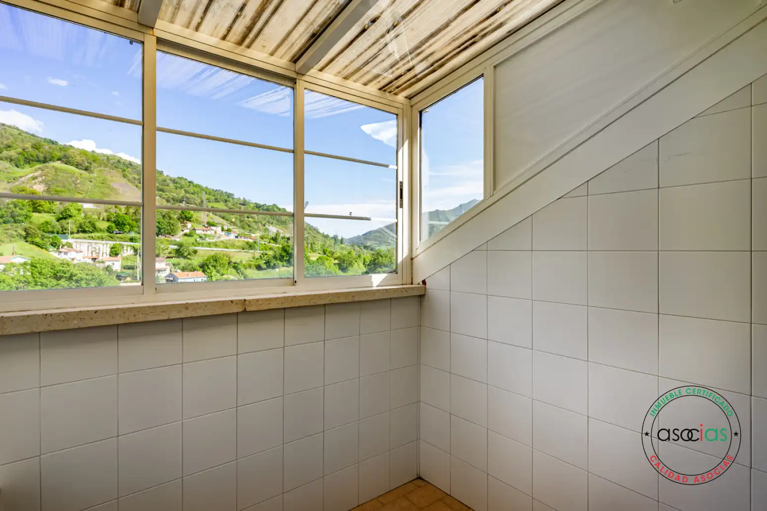 Balcony of Attic for sale in Lena  with Heating, Parquet flooring and Terrace