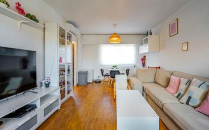 Sala d'estar de Casa adosada en venda en Pozuelo de Alarcón amb Aire condicionat i Terrassa