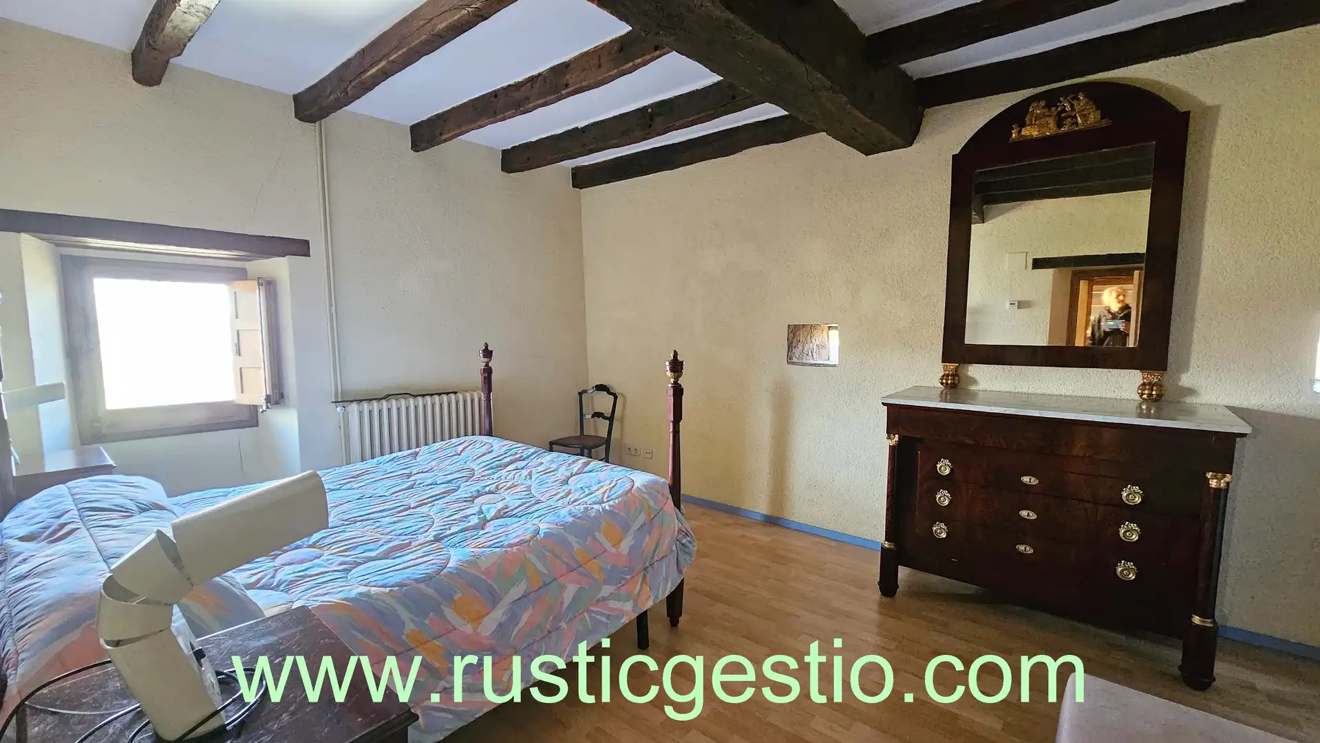 Schlafzimmer von Country house zum Verkauf in La Vall d'en Bas mit Heizung, Privatgarten und Parkett