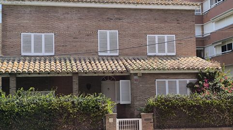 Preciosa casa al bell mig del poble, ideal per a famílies que busquen espai, comoditat i tranquillitat.