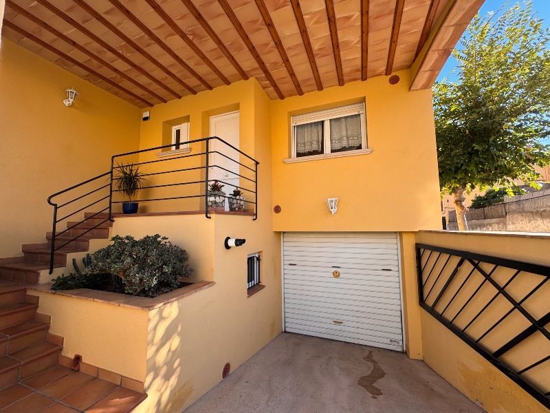 Vista exterior de Casa adosada en venda en Palafrugell amb Terrassa