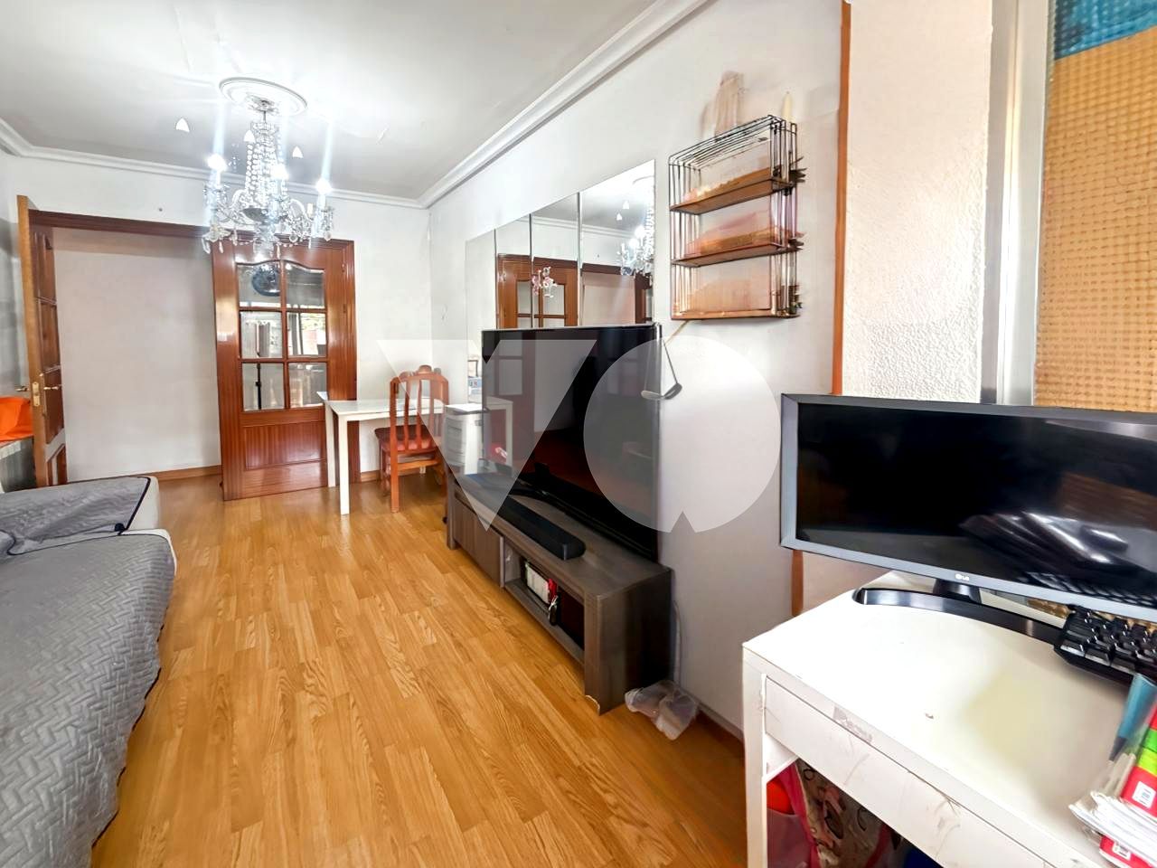 Sala d'estar de Pis en venda en  Madrid Capital amb Calefacció, Parquet i Terrassa