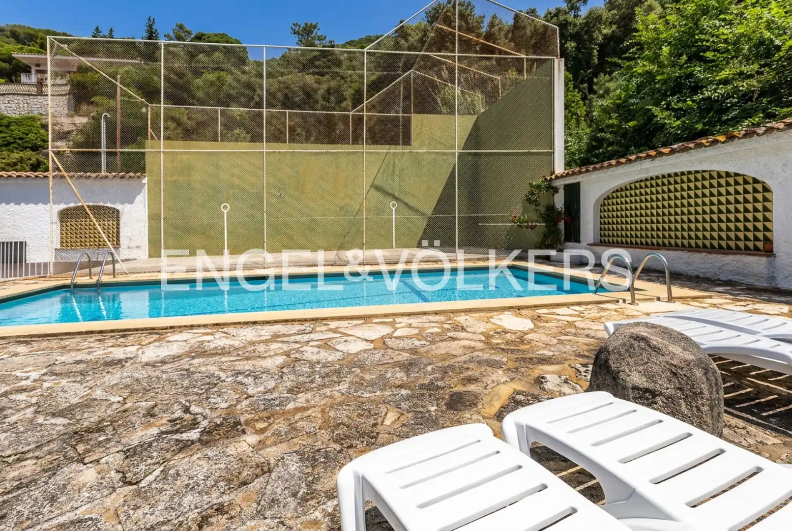 Piscina de Casa o xalet en venda en Premià de Dalt amb Calefacció, Jardí privat i Terrassa