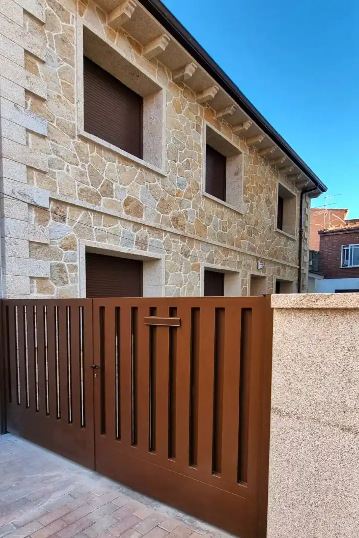 Vista exterior de Casa adosada de alquiler en Guadalix de la Sierra con Calefacción, Trastero y Horno