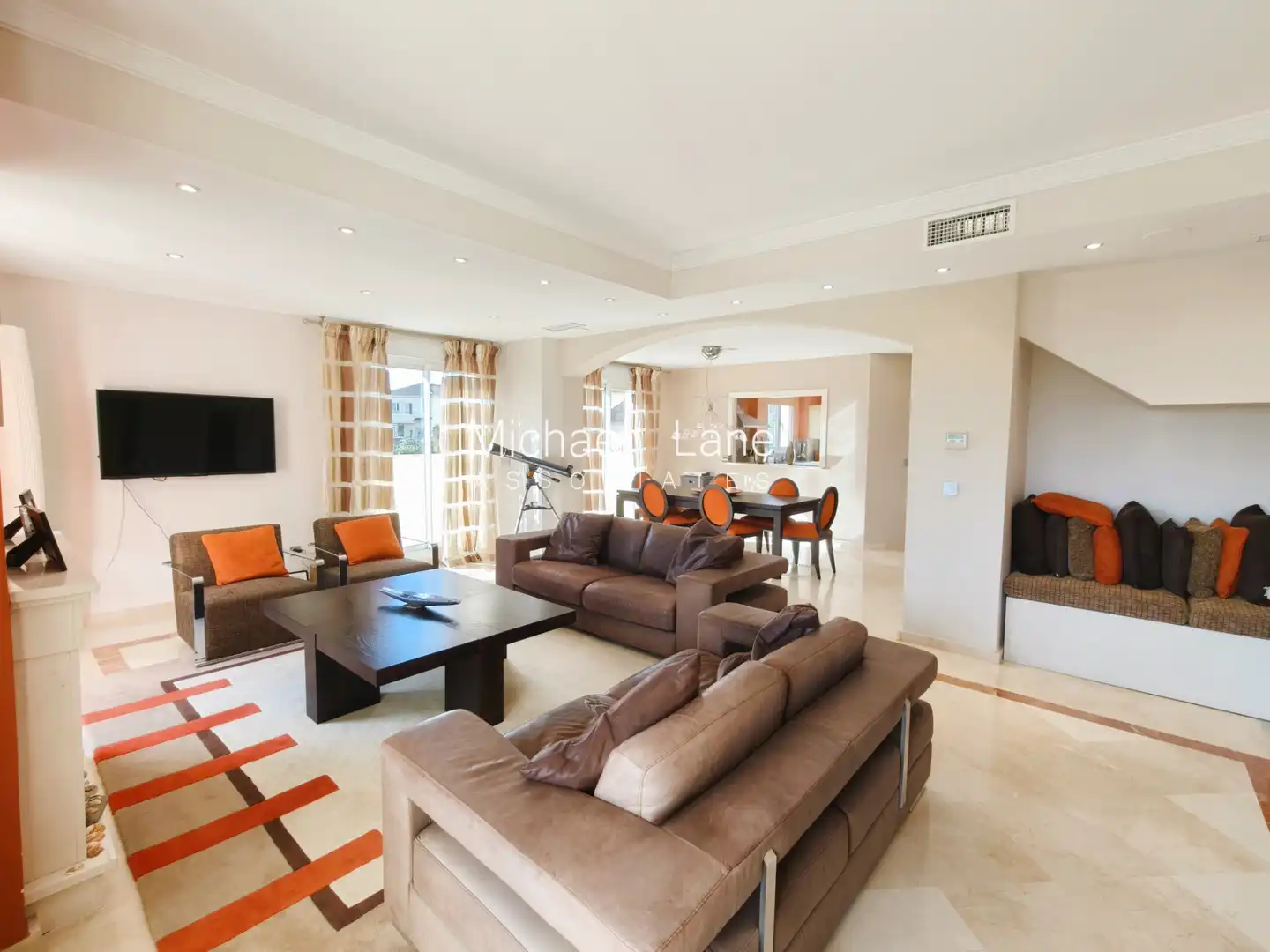 Sala d'estar de Àtic en venda en Sotogrande amb Aire condicionat, Terrassa i Traster
