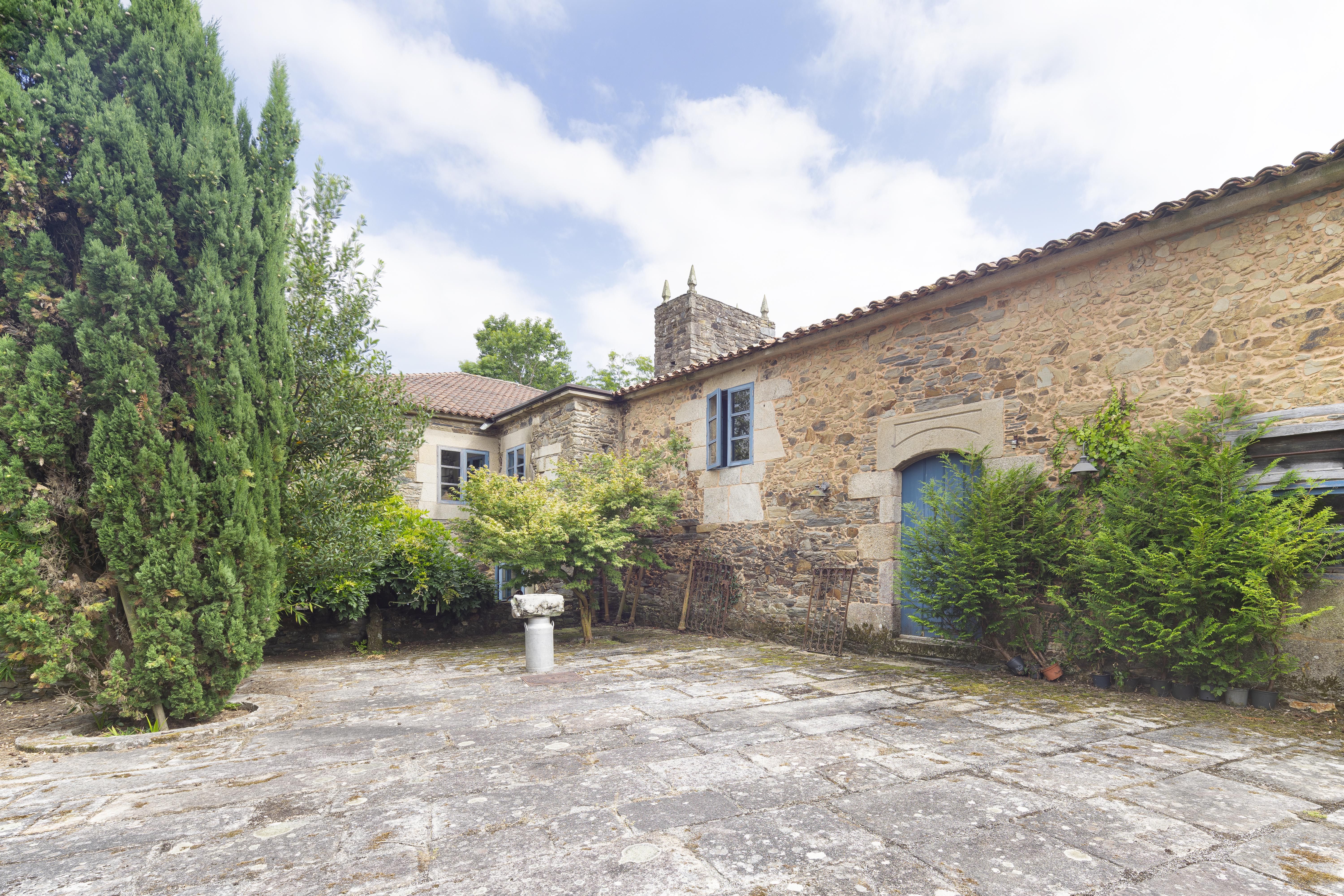 Exterior view of House or chalet for sale in Bergondo  with Air Conditioner, Heating and Private garden