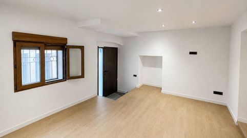 FABTER REALTY presenta esta casa totalmente reformada en el centro del pueblo!, image 4