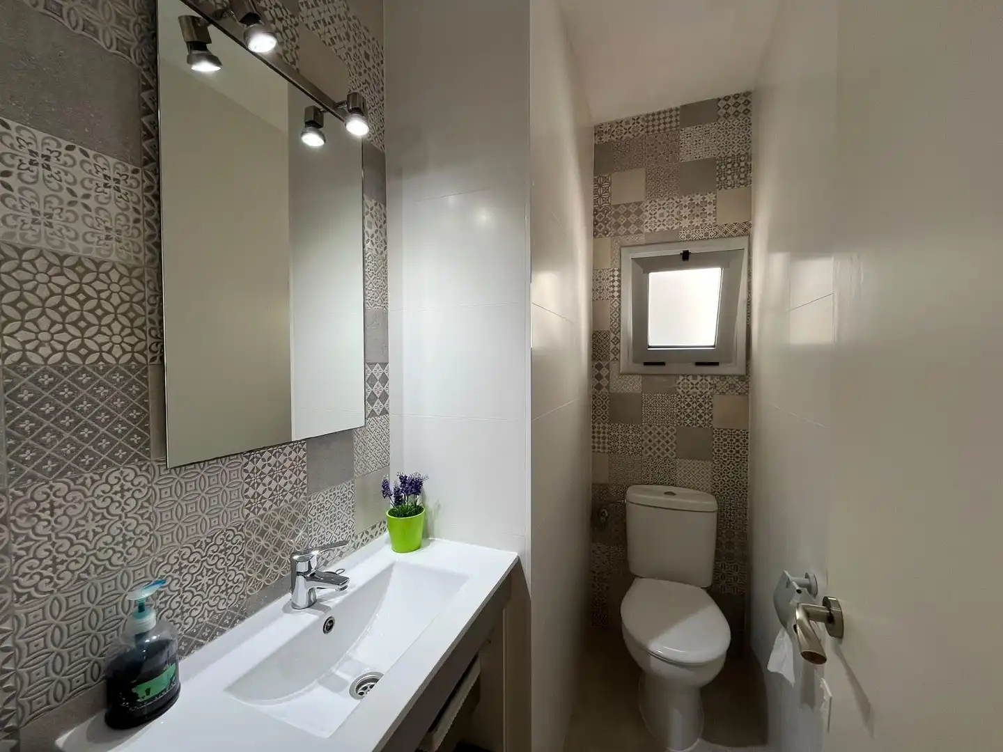 Bany de Apartament en venda en Salou amb Aire condicionat i Terrassa