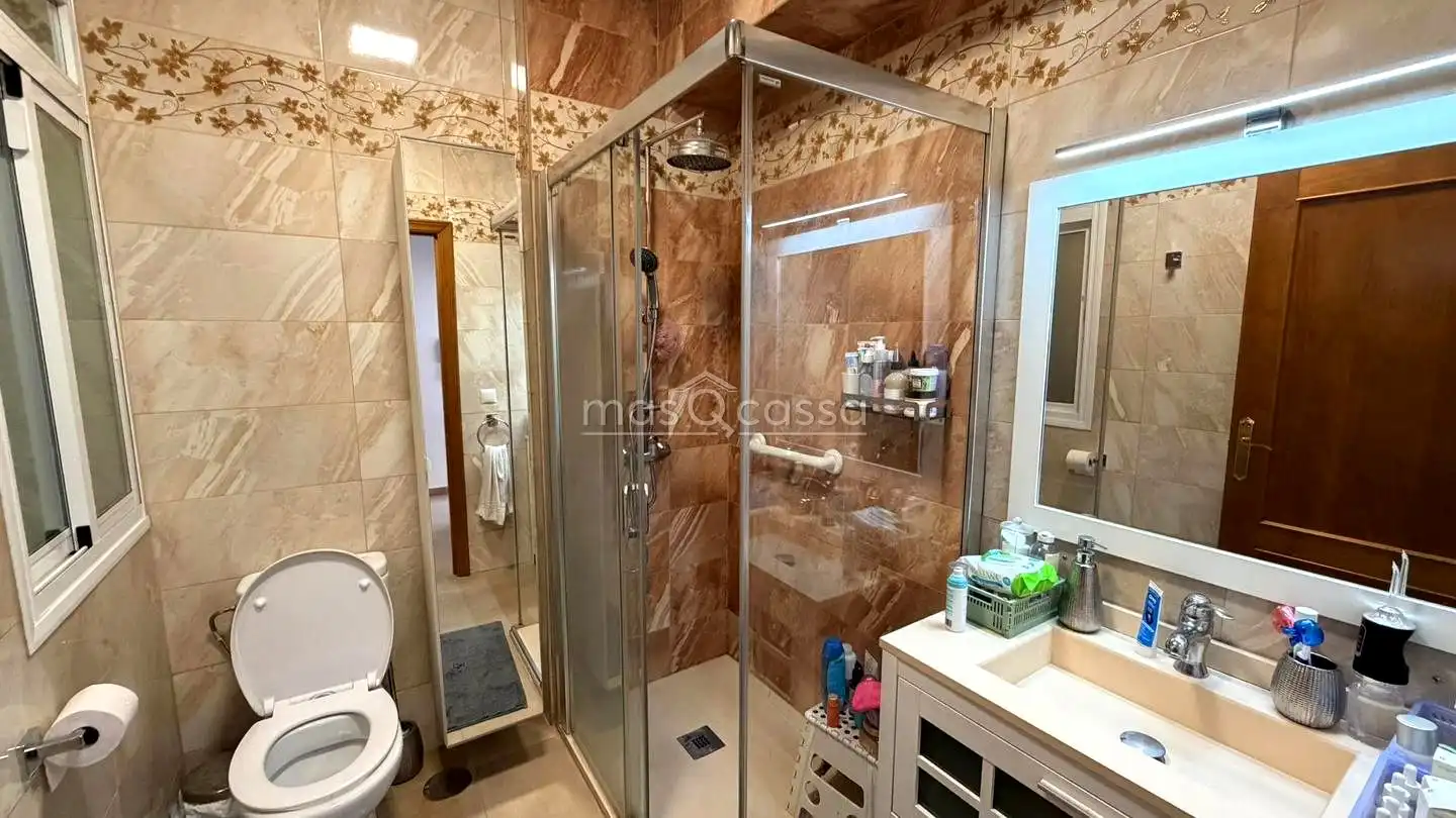Badezimmer von Wohnung zur Miete in La Línea de la Concepción mit Möbliert