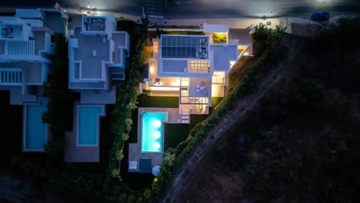 Vista exterior de Casa o xalet en venda en Estepona amb Aire condicionat, Calefacció i Jardí privat