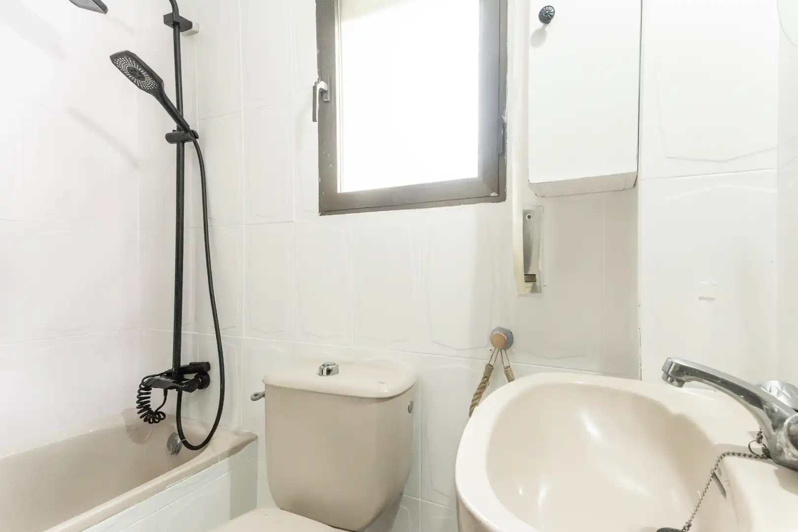 Bathroom of Houses for sale in Villanueva de la Cañada  with Air Conditioner, Heating and Private garden
