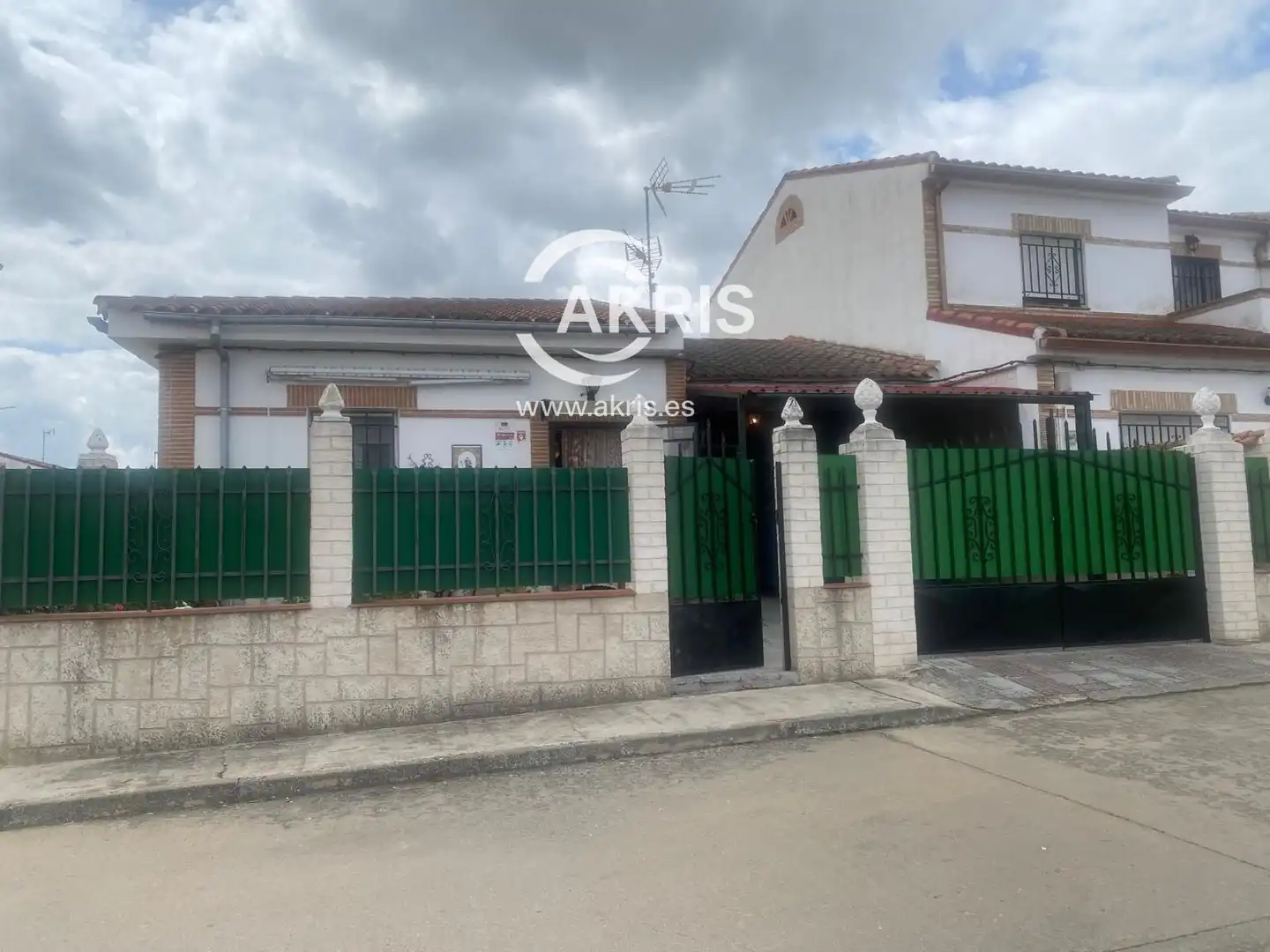 Vista exterior de Casa o chalet en venta en El Casar de Escalona con Aire acondicionado, Calefacción y Trastero