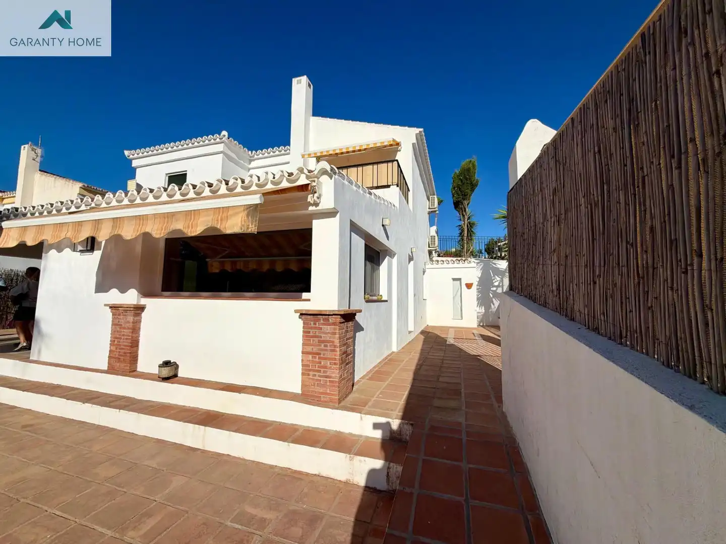 Vista exterior de Casa o xalet en venda en Alcaucín amb Aire condicionat, Jardí privat i Terrassa