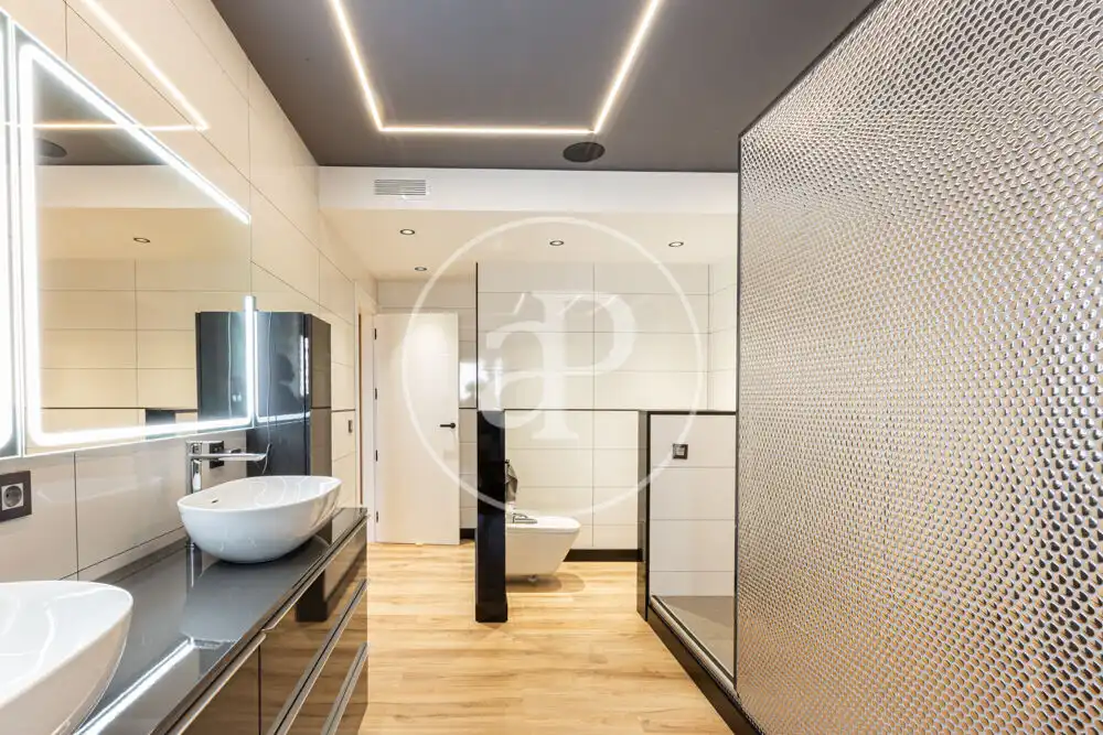Badezimmer von Dachboden zum Verkauf in Sagunto / Sagunt mit Klimaanlage, Heizung und Terrasse