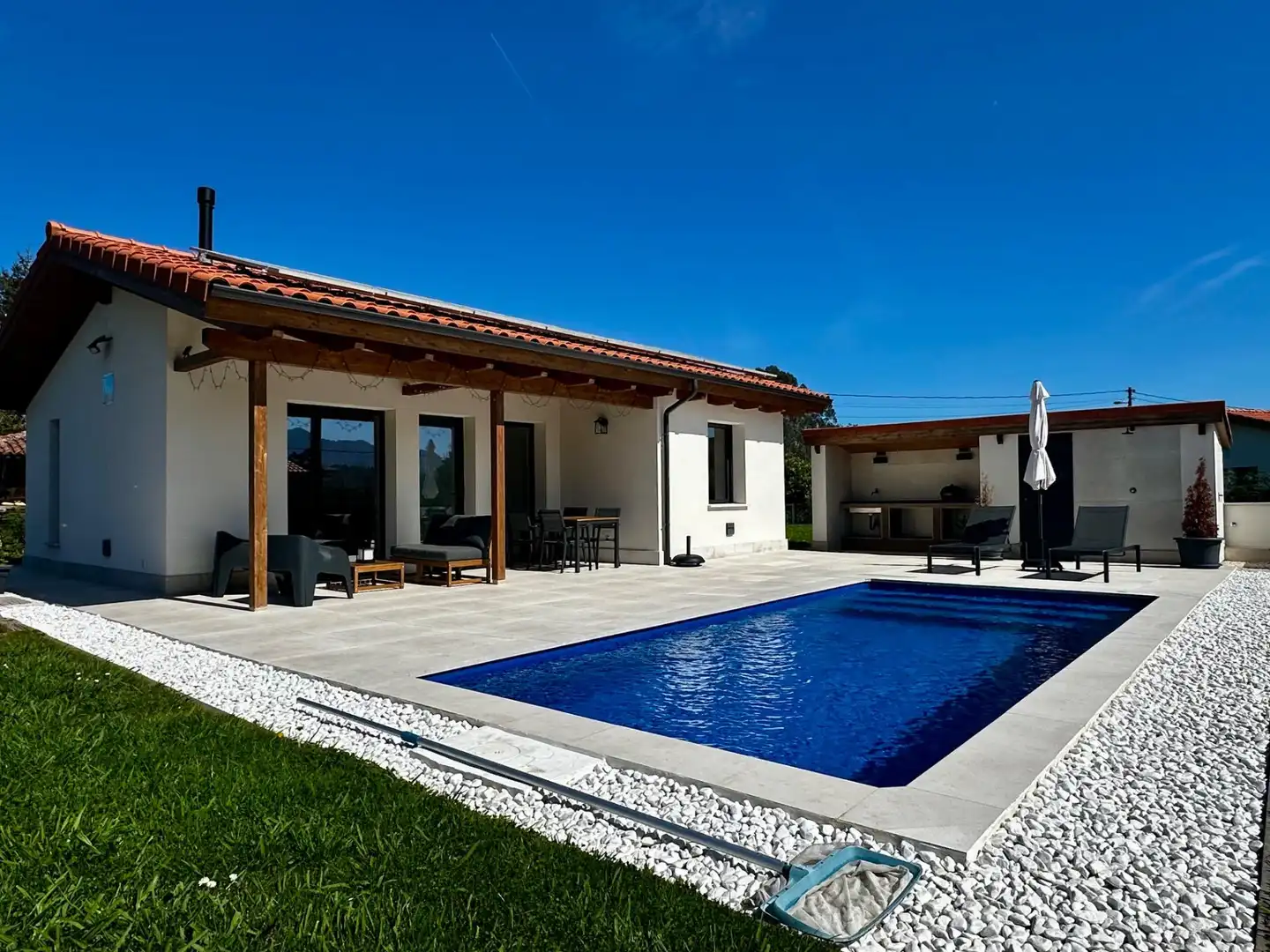 Piscina de Casa o chalet en venta en Ribadesella con Aire acondicionado, Calefacción y Jardín privado