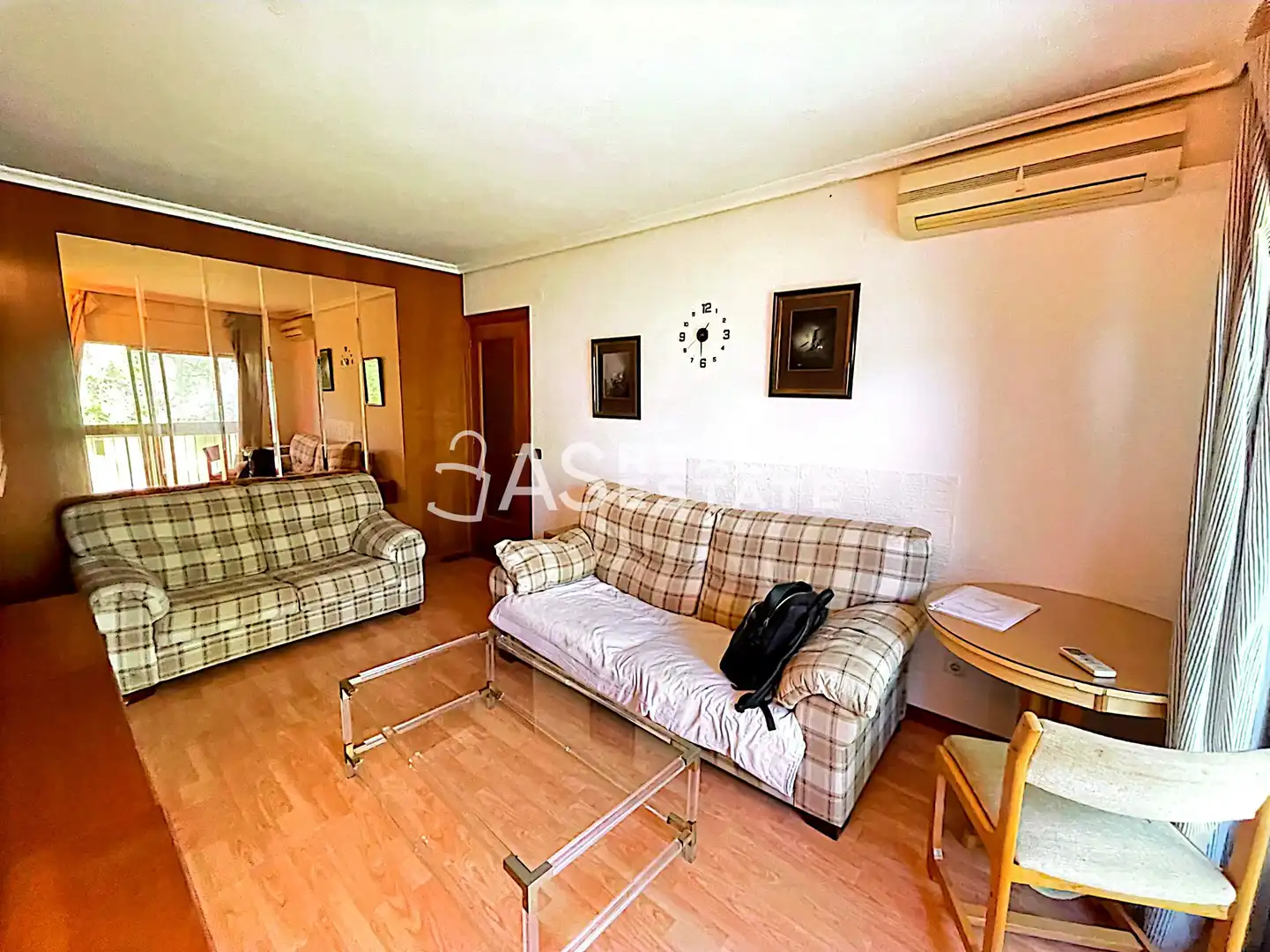 Sala d'estar de Pis en venda en Madrid amb Aire condicionat, Terrassa i Moblat