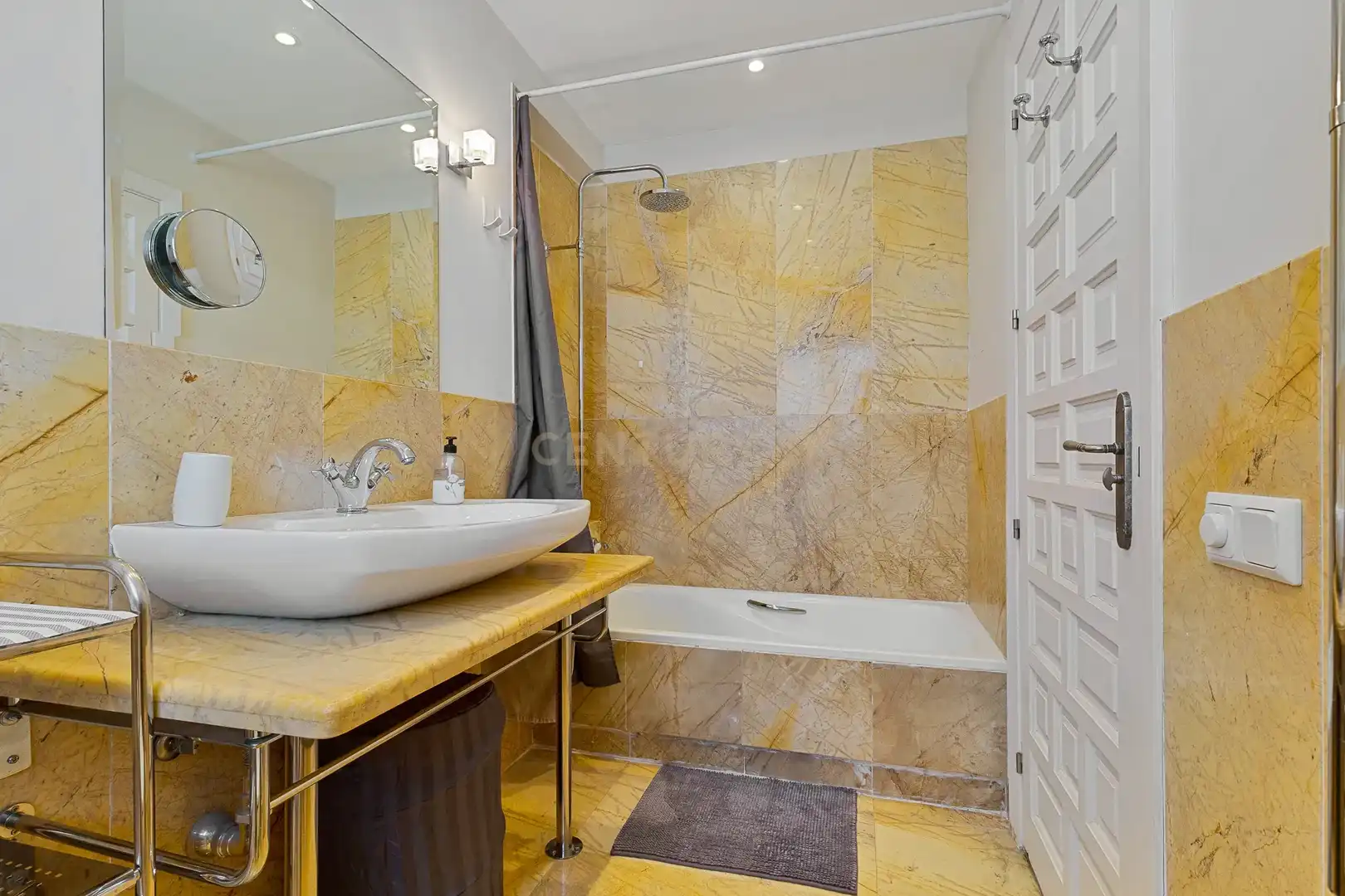 Baño de Casa o chalet en venta en Marbella con Aire acondicionado, Jardín privado y Piscina