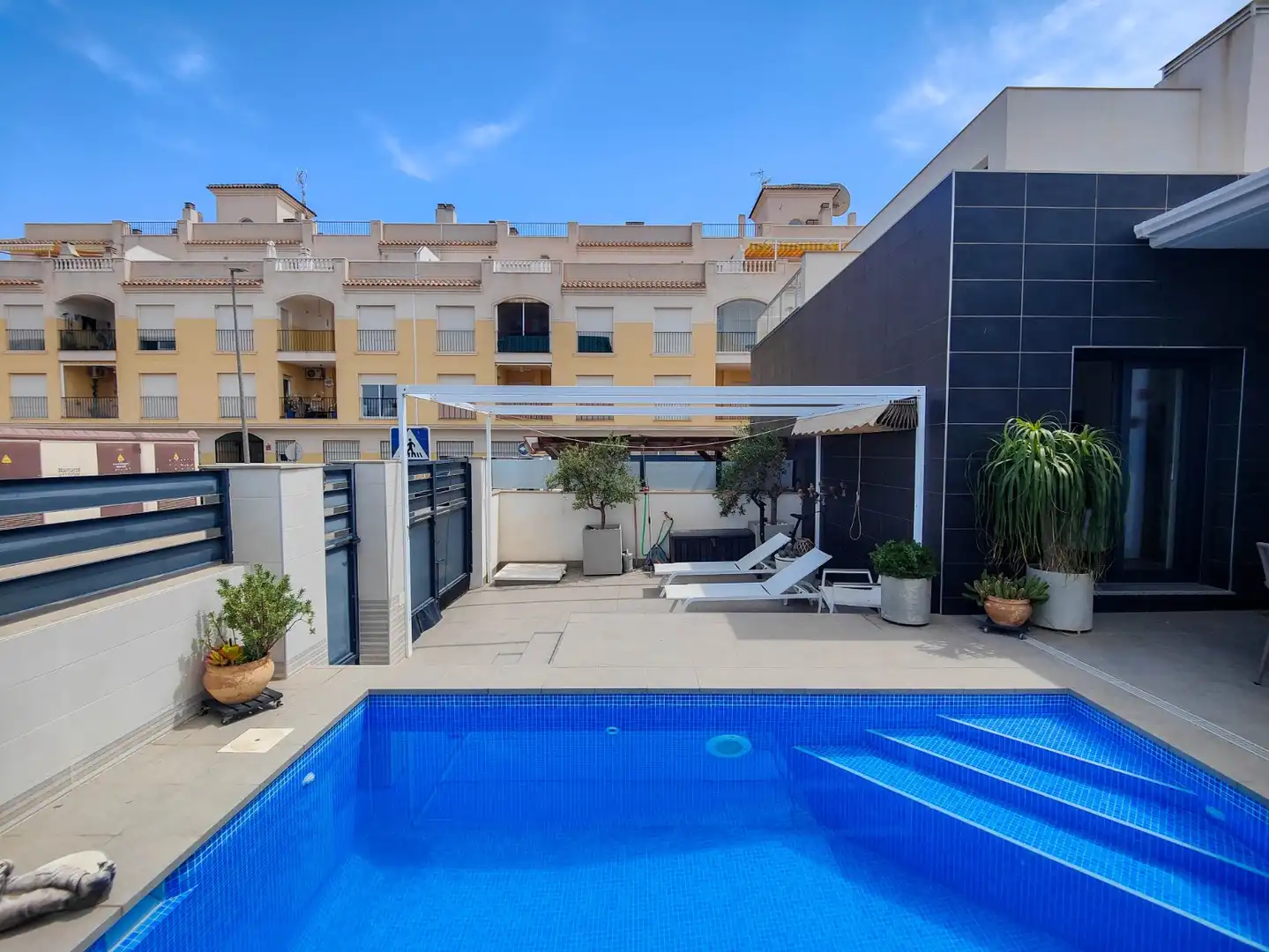 Casa aparellada amb piscina en venda a Formentera del Segura, imagen 4