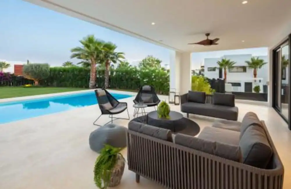 Casa con terraza en venta en Nueva Andalucía, imagen 2